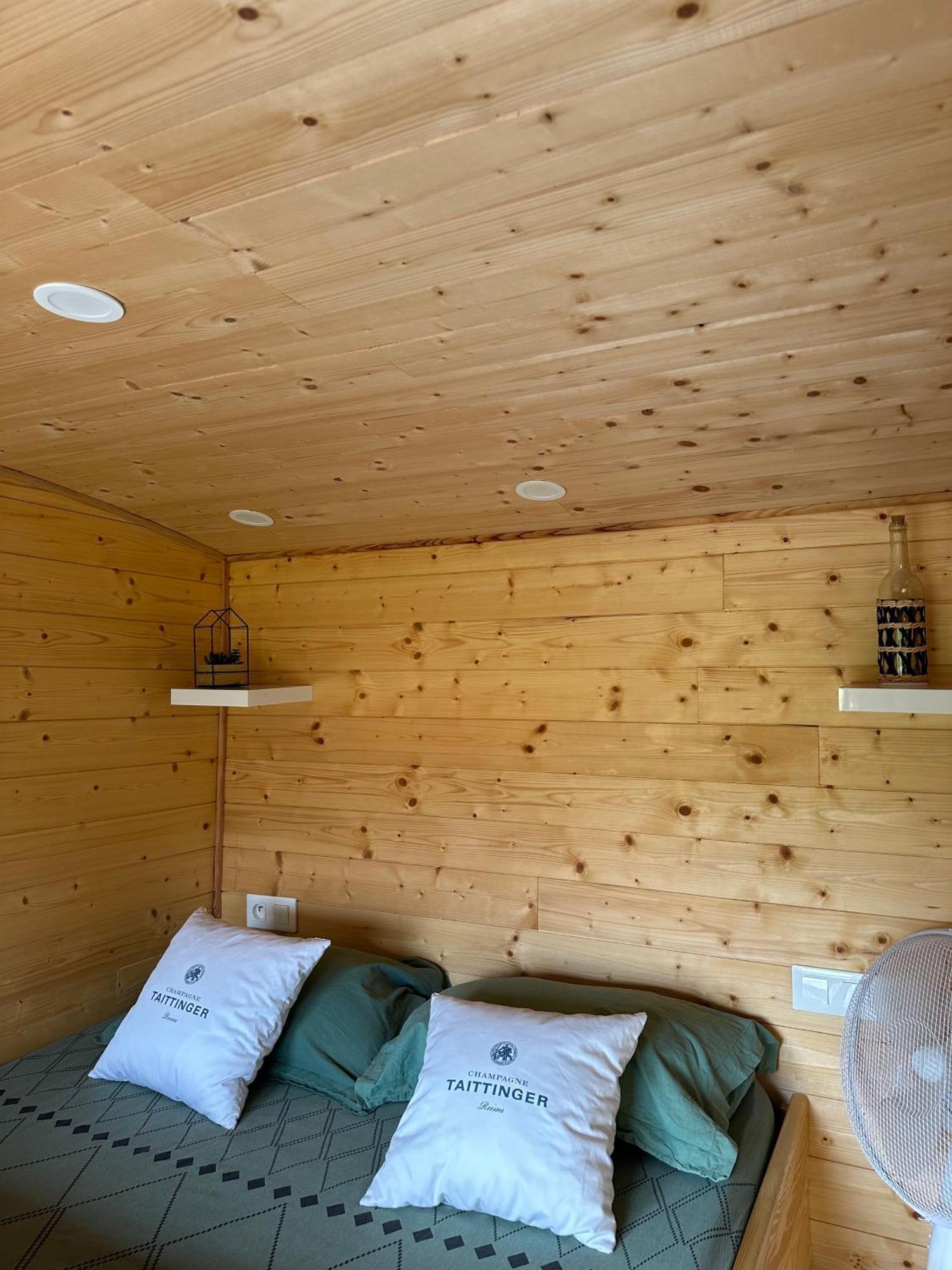 Вилла Chez Celia, Roulotte En Champagne Fleury-la-Riviere Экстерьер фото