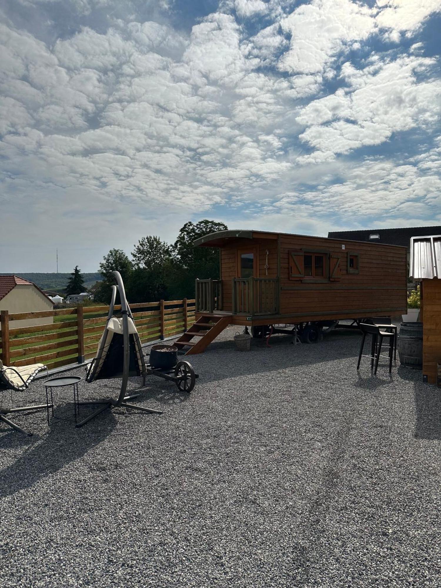 Вилла Chez Celia, Roulotte En Champagne Fleury-la-Riviere Экстерьер фото